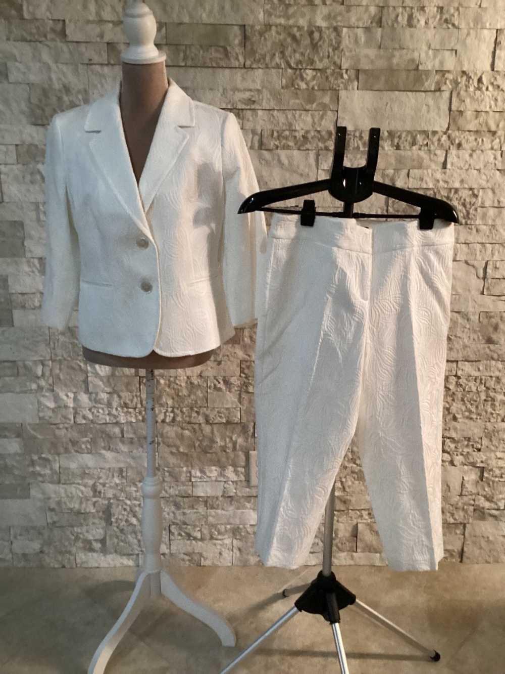 NWT Talbots White Textured Floral Jacquard Pantsuit Set Blazer 12P Pants 10P